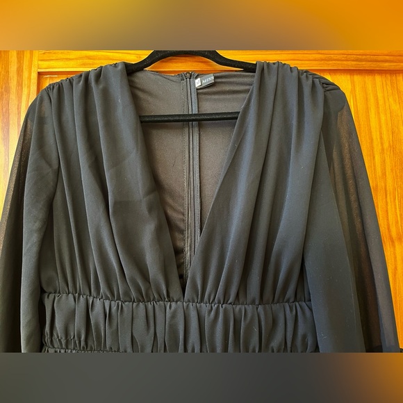 Elegant Black Women's Dress - Picture 5 of 9